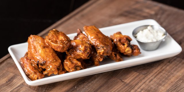 Traditional Bone-In Wings Tray