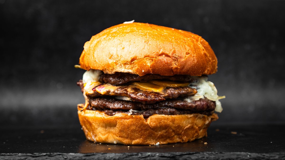 Quattro formaggi burger + pomfrit