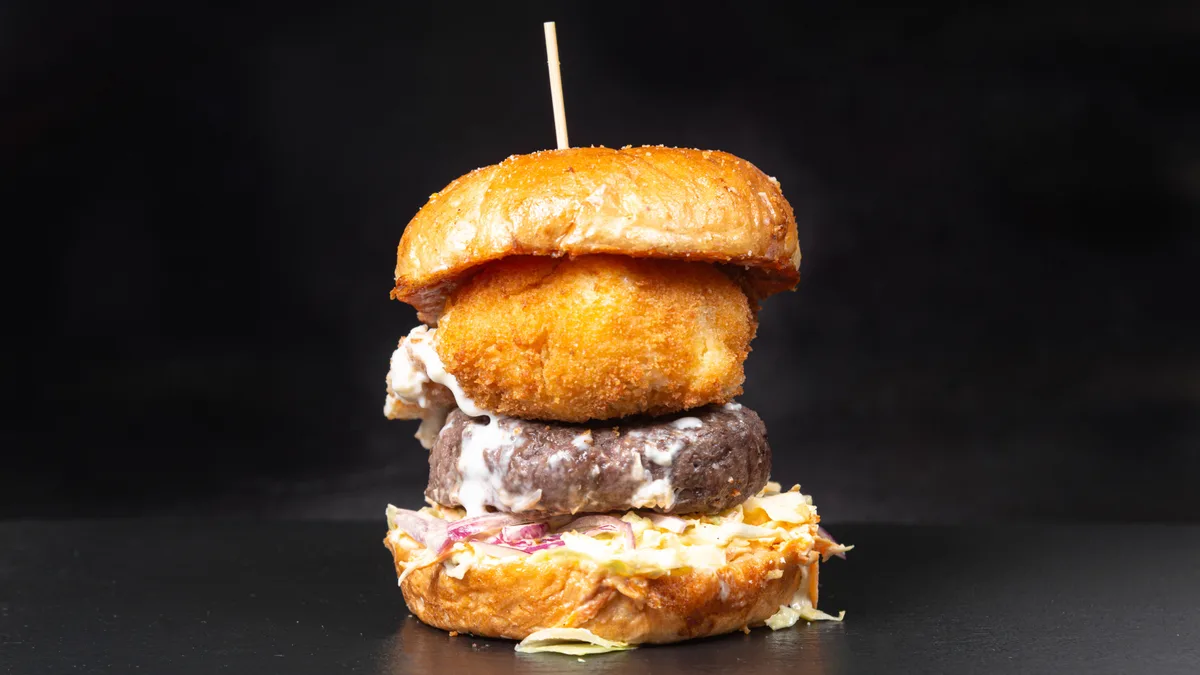 Vulcano burger + pomfrit