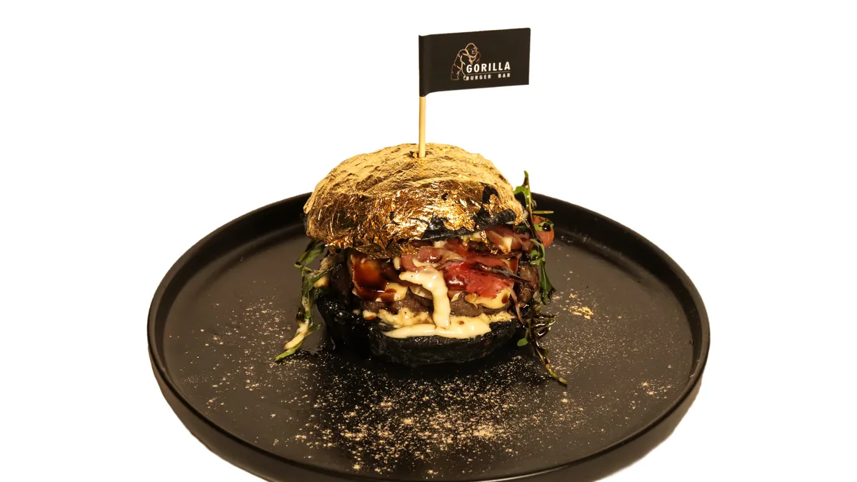 Zlatni burger + pomfrit