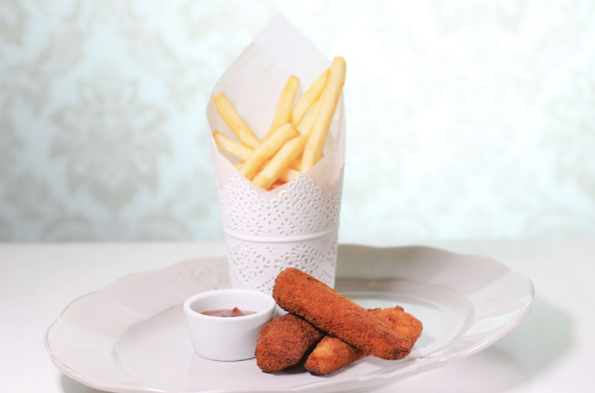 Trocitos de Pollo con Papas Fritas
