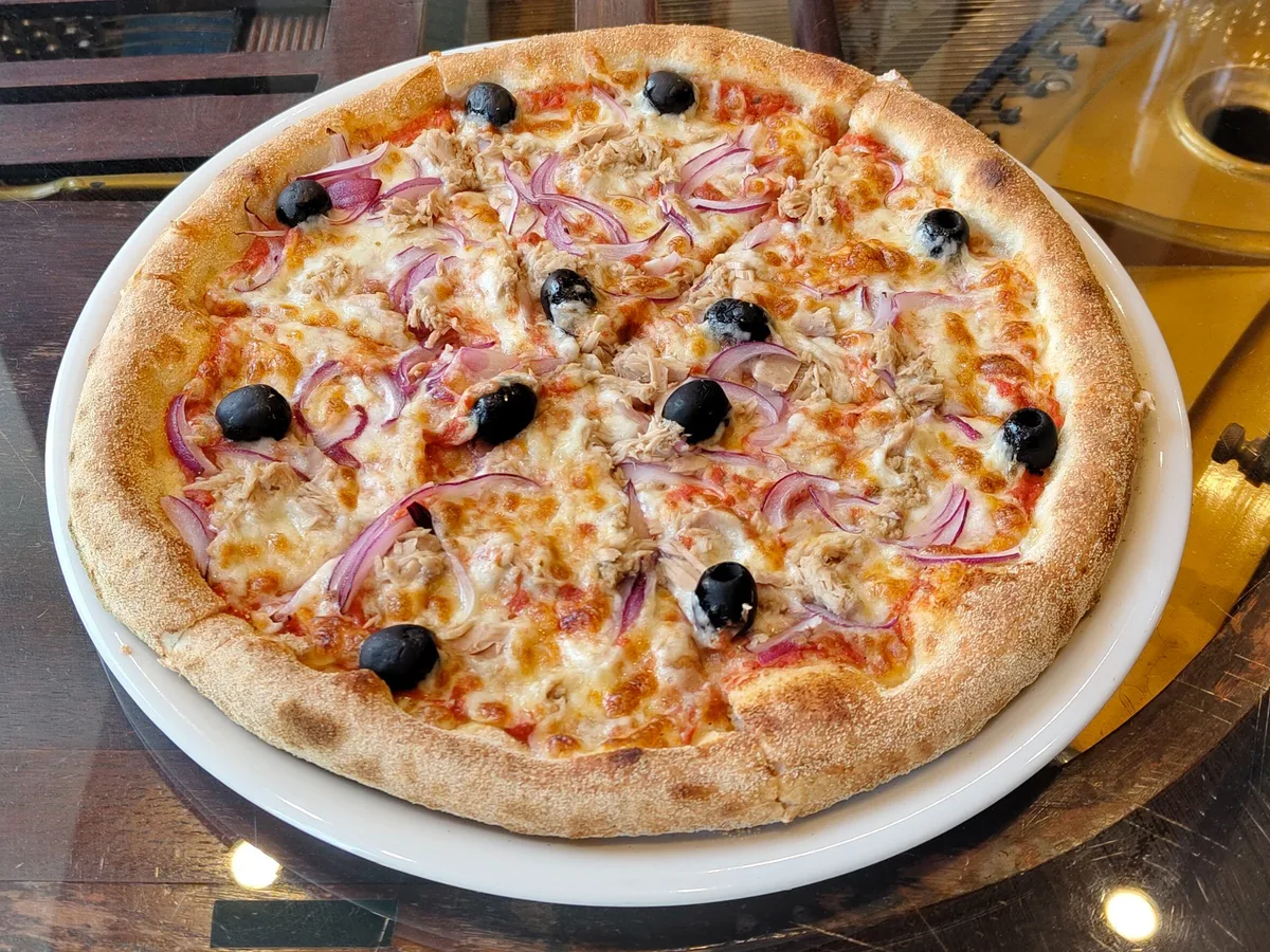 Pizza Tonno