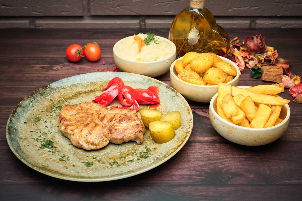 Ceafa de porc cu garnitura la alagere