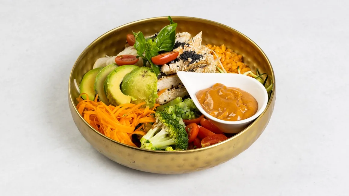 Buddha bowl s piščancem