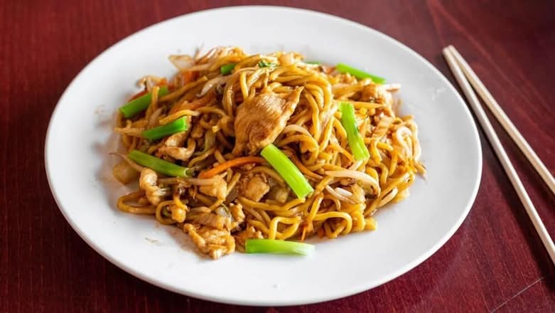 C12. Chicken Lo Mein