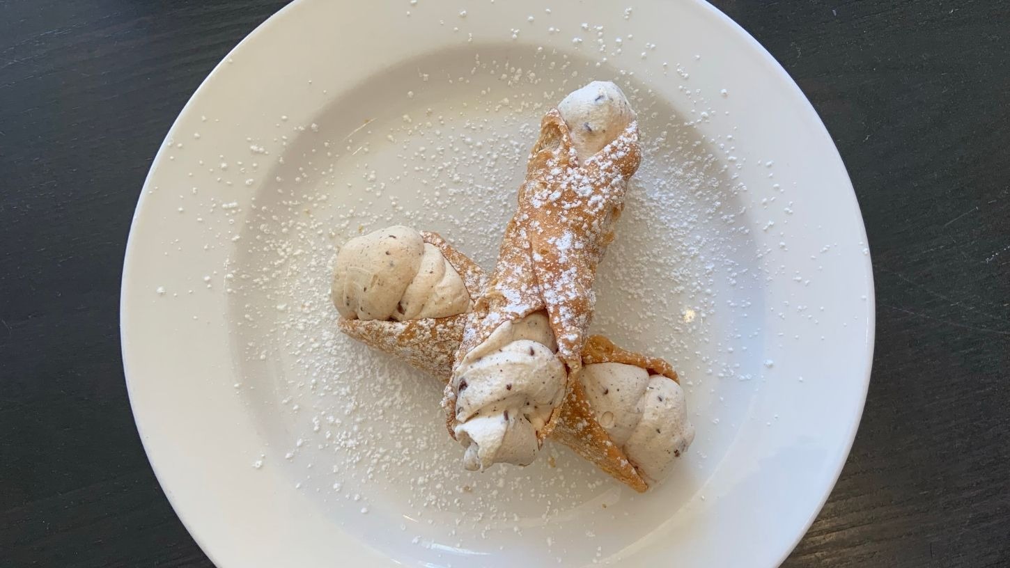 Traditional Cannoli