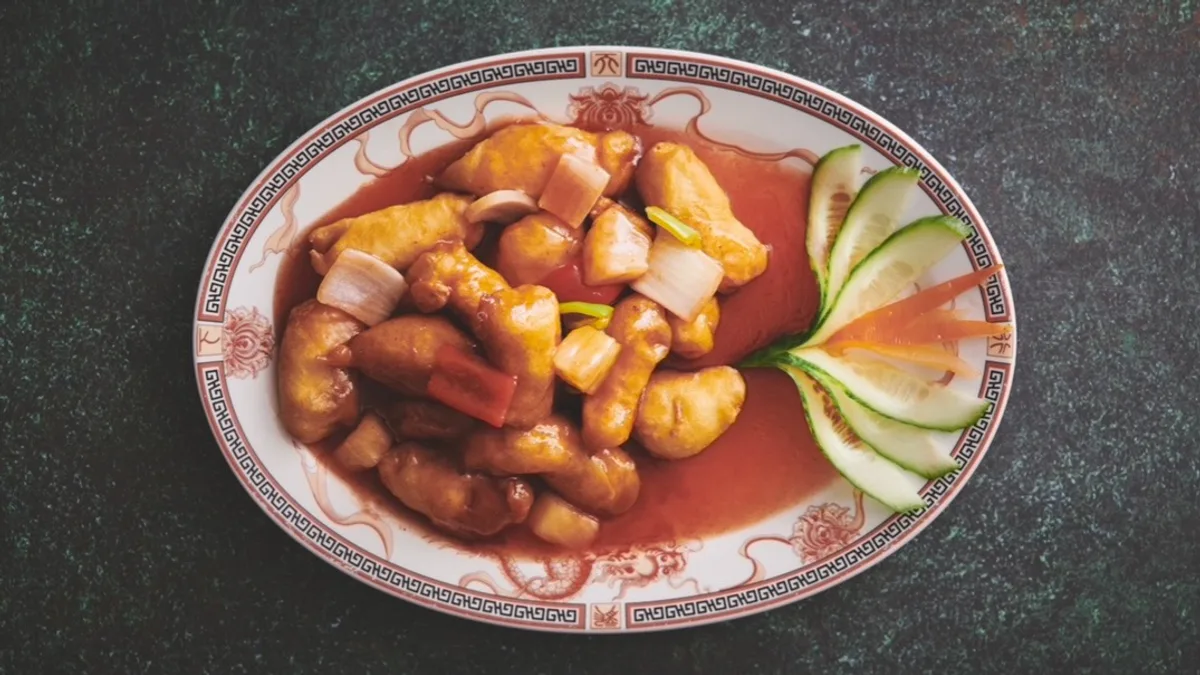 九十二 Indbagt svinekød med sur-sød sauce