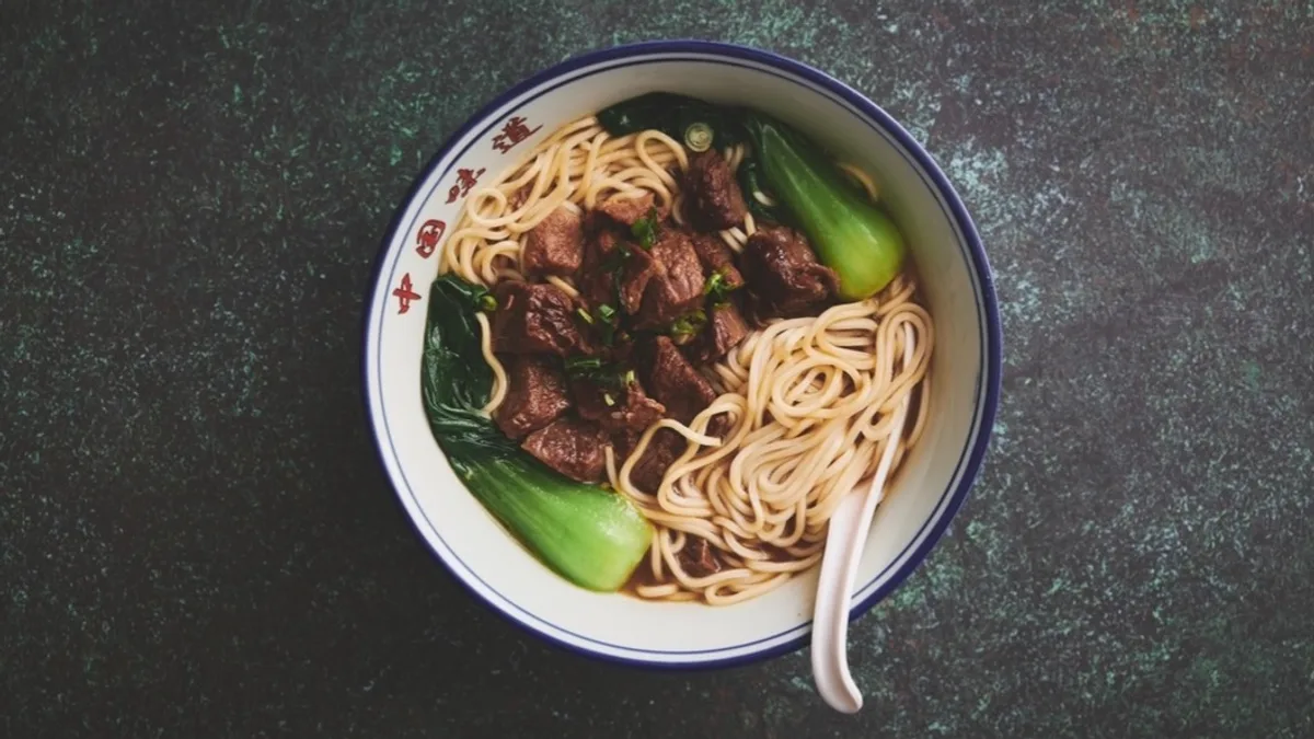 三十七 Nuddelsuppe med braiseret oksekød