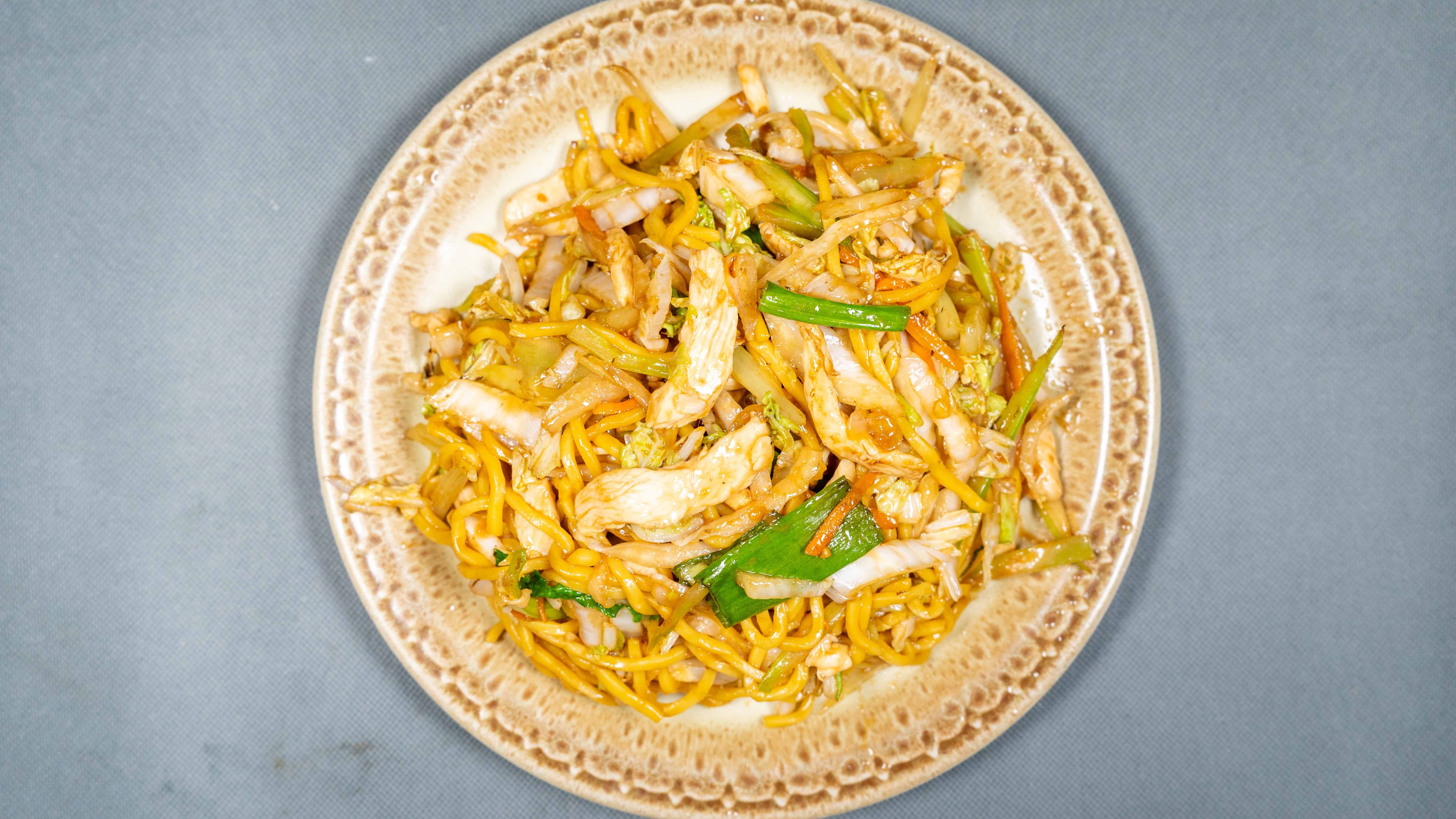 L2. Chicken Lo Mein