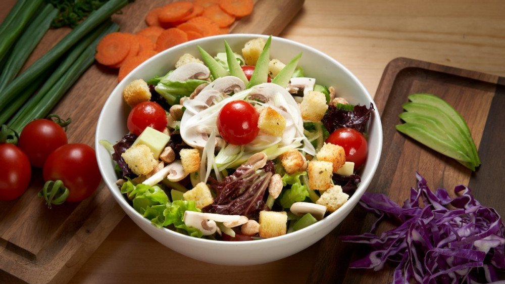 Gourmet avocado salata