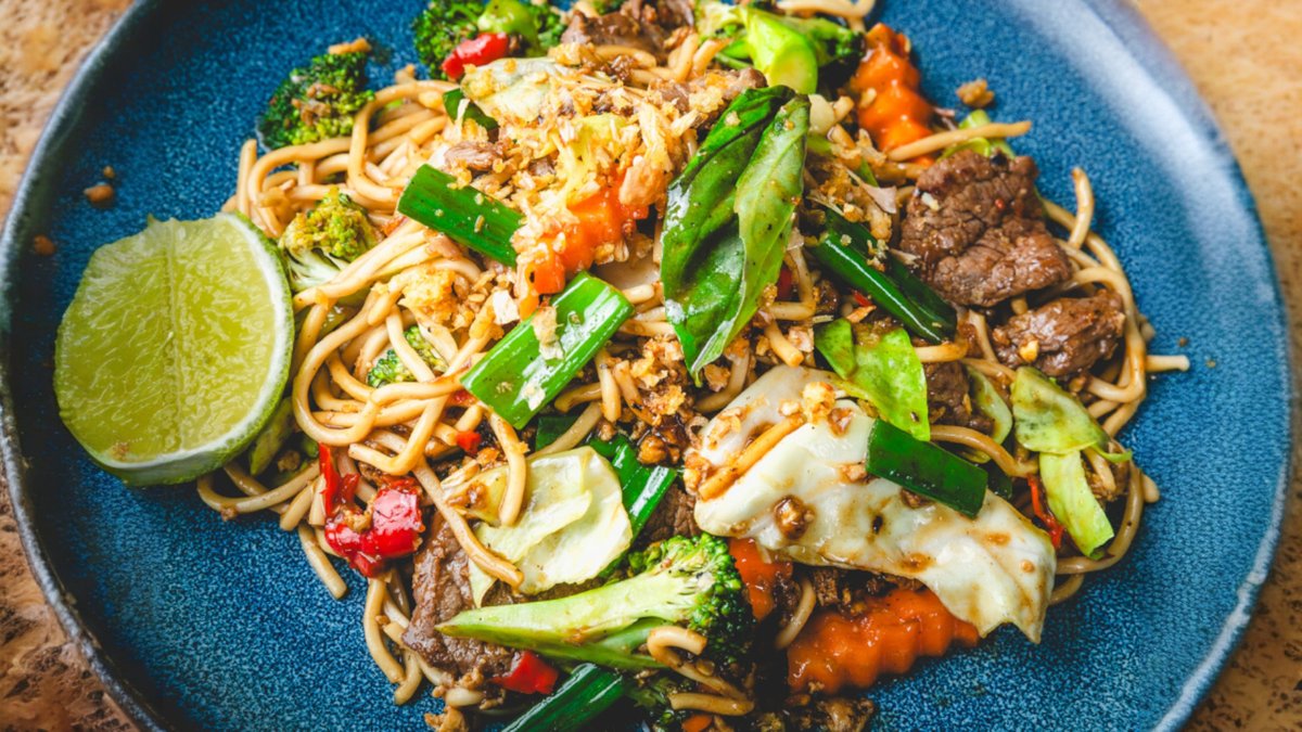 9. Stegte Ægnudler Med Chili Og Sød Basilikum (Stærk) - Phat Kee Mao