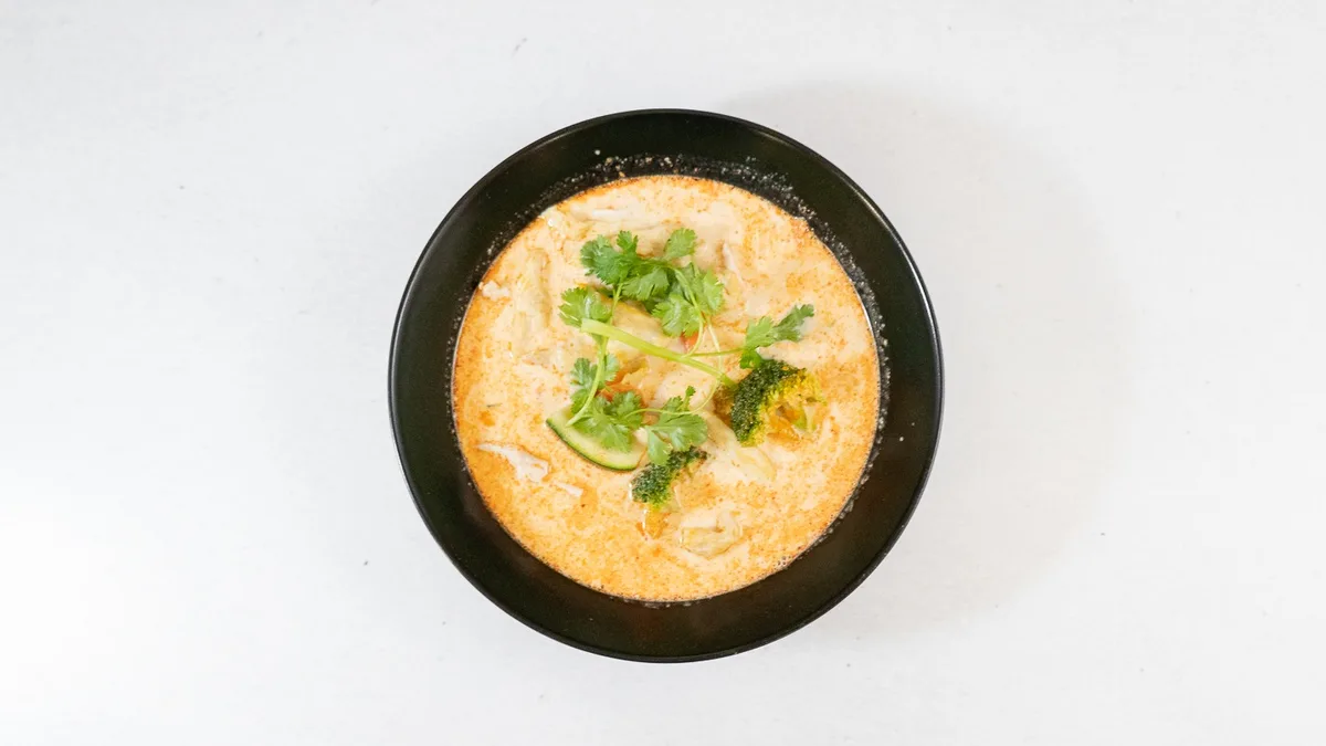 1. Tom kha gai