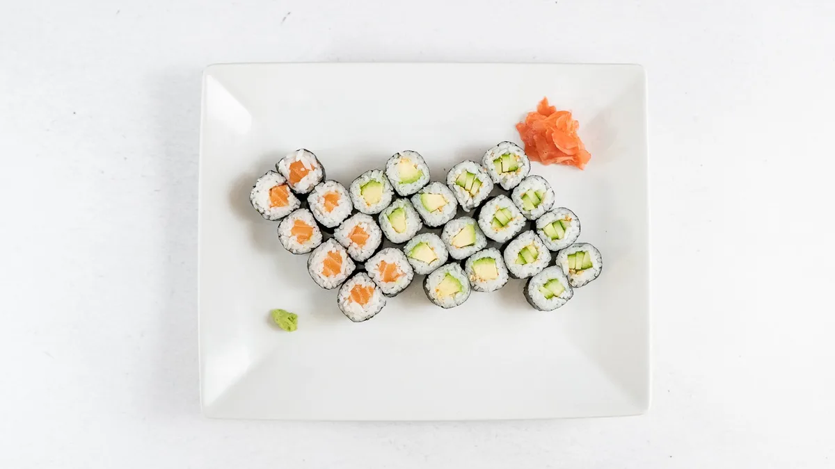 Maki menu (24 ks 8 losos 8 okurka 8 av)