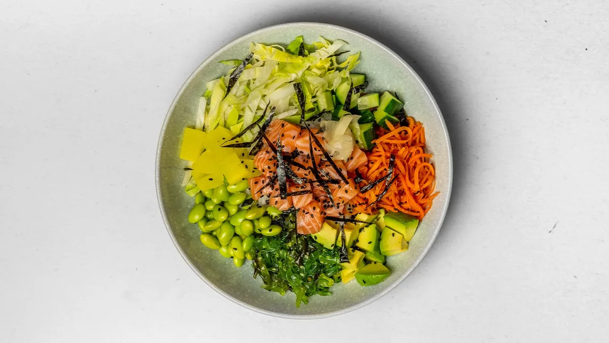 Poke Bowl s lososem