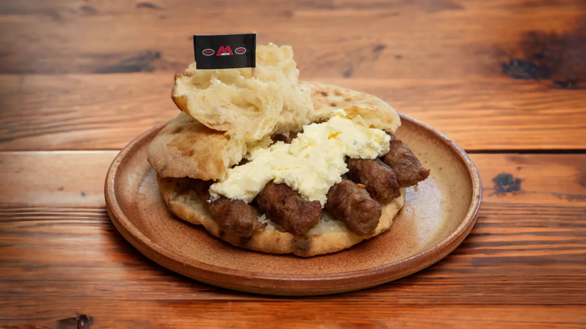 Ćevapi na kajmaku