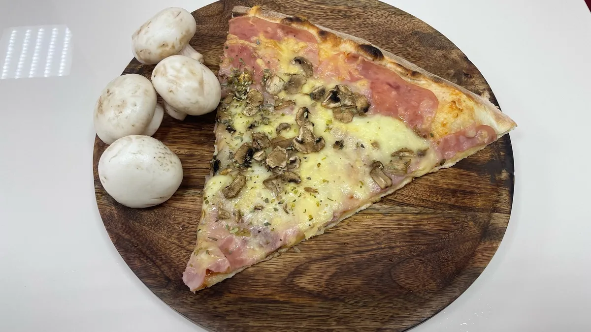 Kaprićoza pizza parče