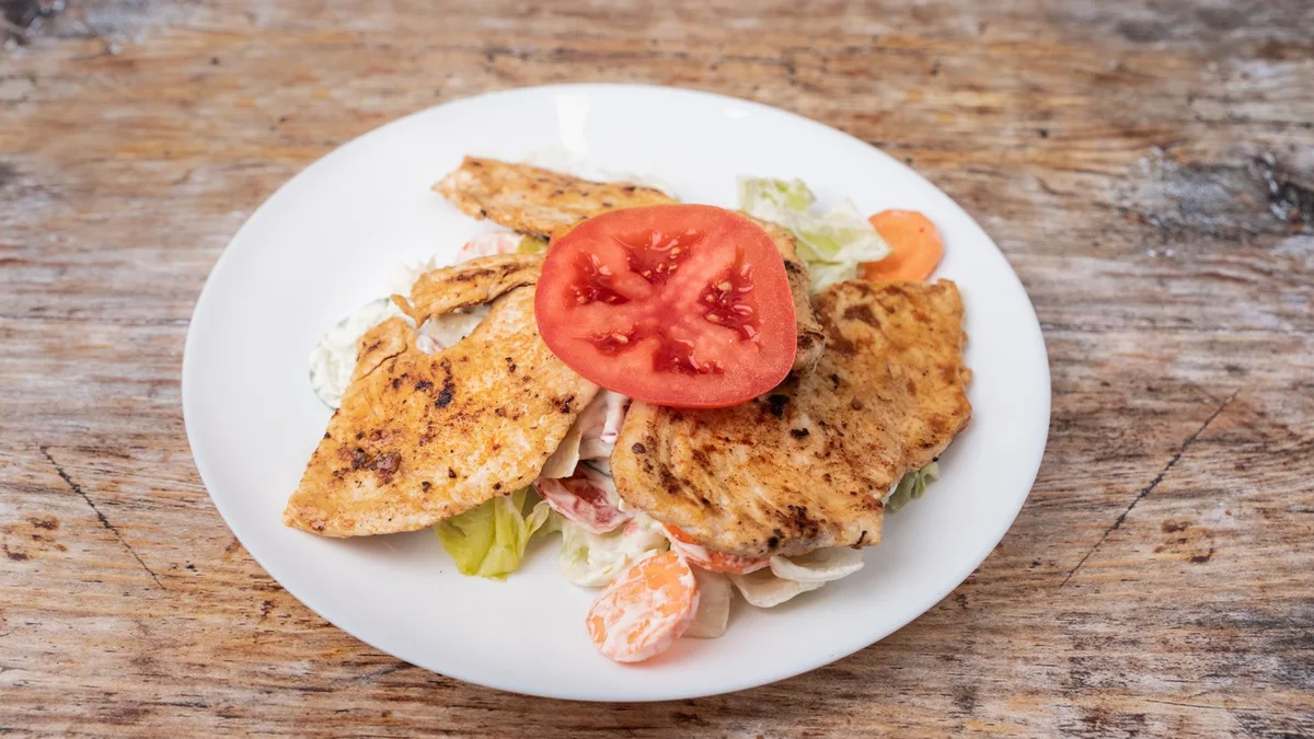 Natúr csirkemell grillezve vitamin salátával