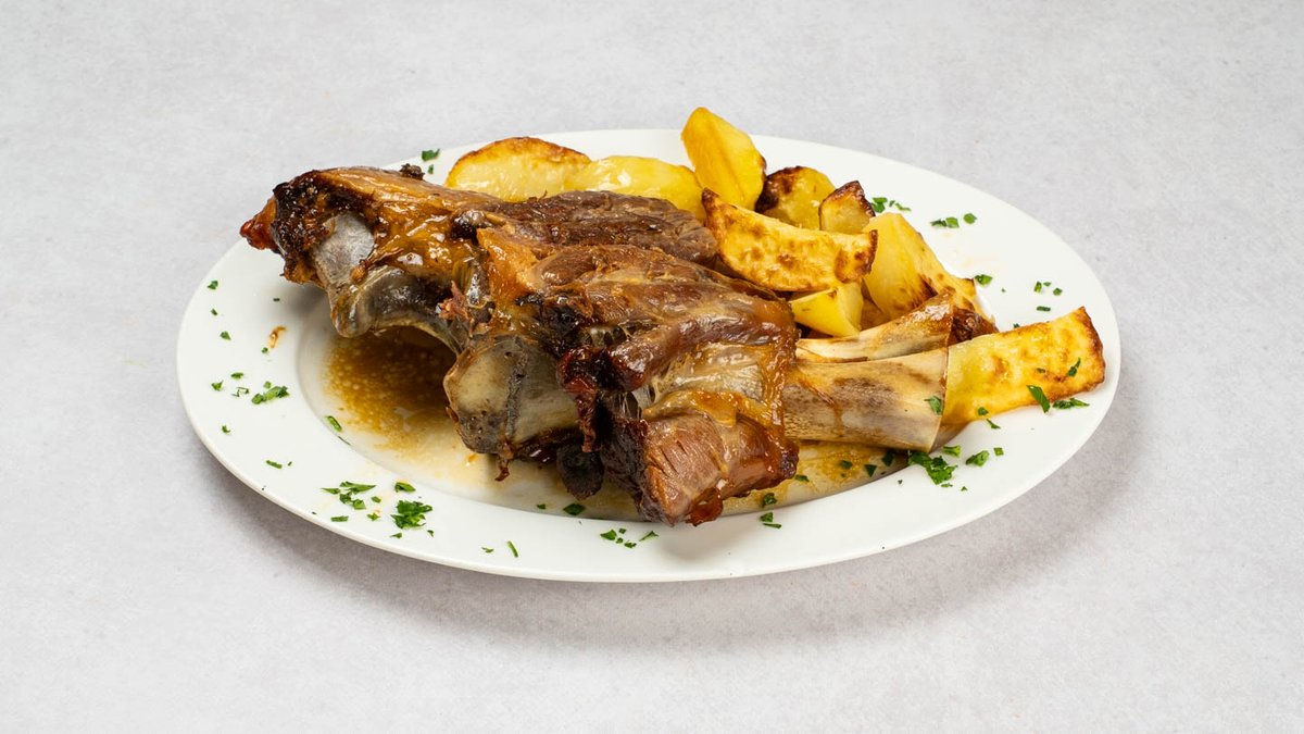 Teleća koljenica za dvije osobe s pekarskim krumpirom