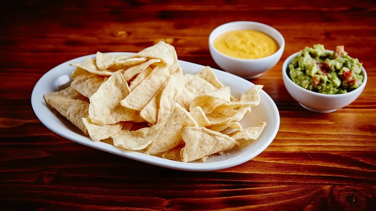 Cheddar and chips (kukorica tortillából)