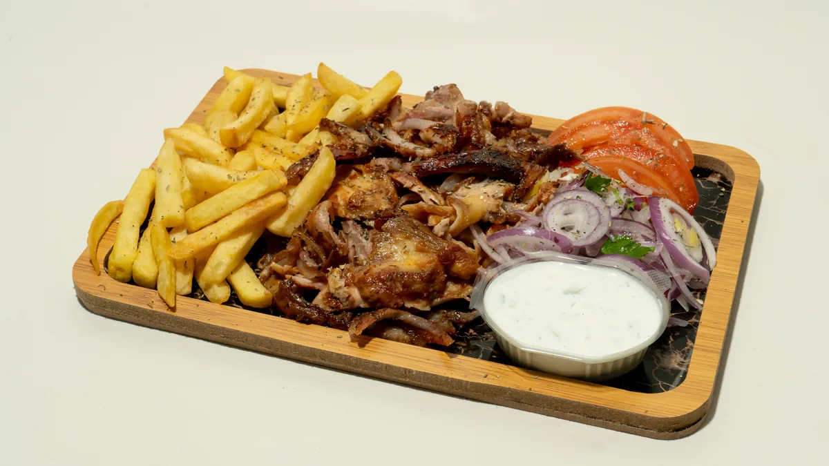 Giros pileći velika porcija sa pitom