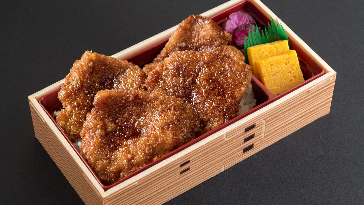 牛たれカツ重 Soy Sauce Gyukatsu Rice Box