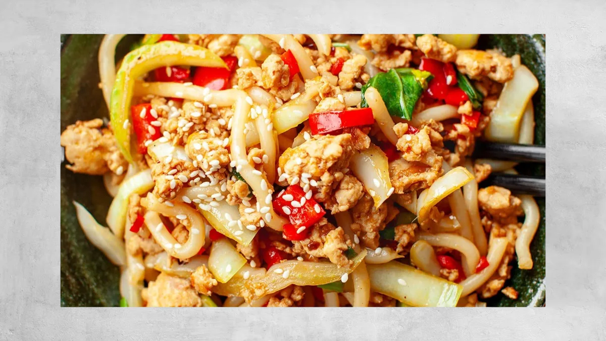 Danie z makaronem udon