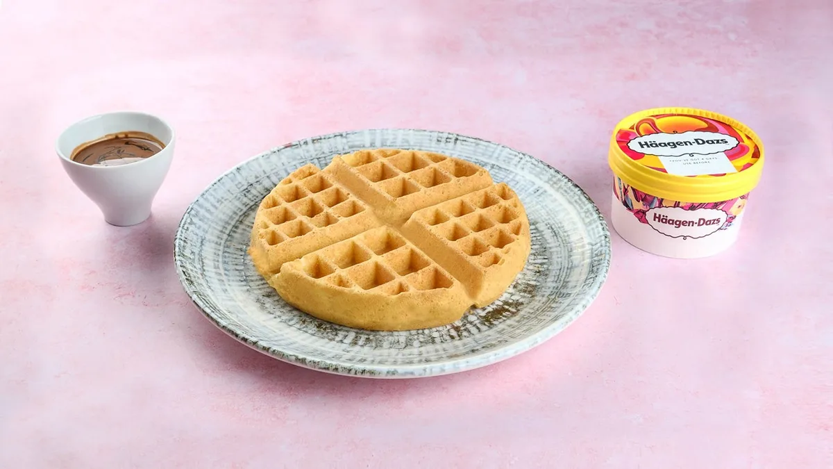1 Waffle + 1 Create Your Own Pint 250 ml + 1 dodatak