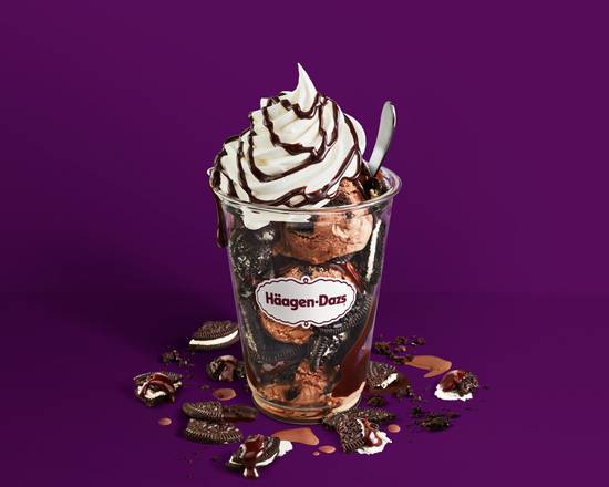 Midnight Cookies and Cream Dazzler Sundae