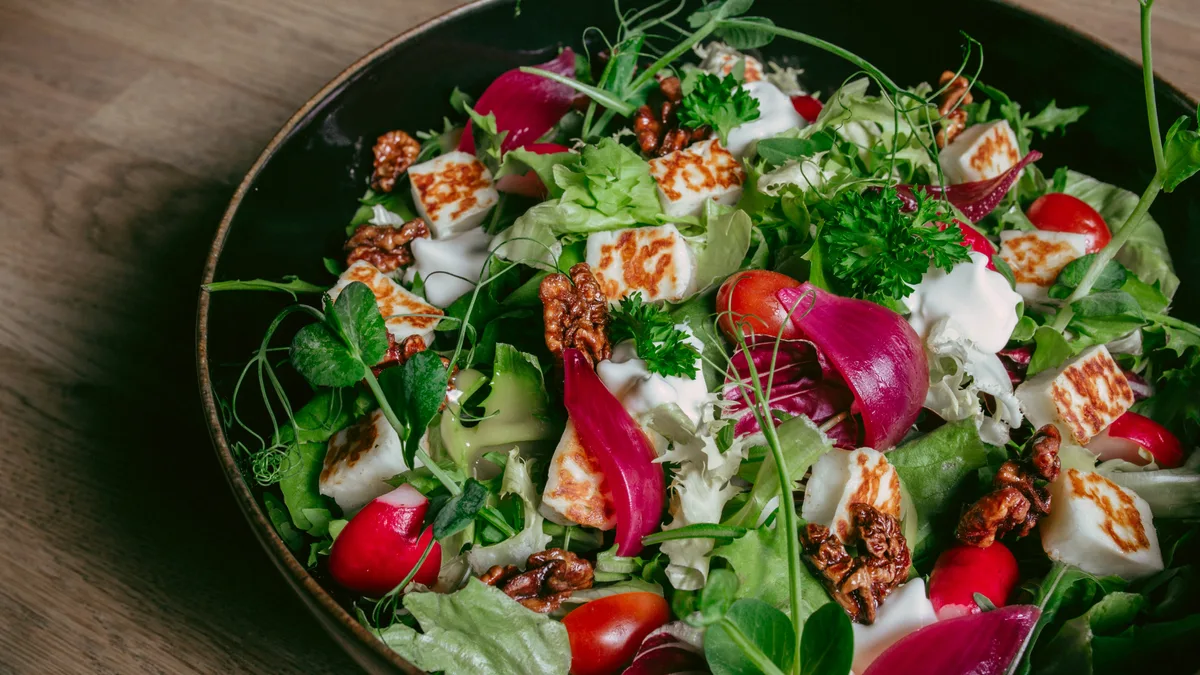 HALLOUMI SALAD