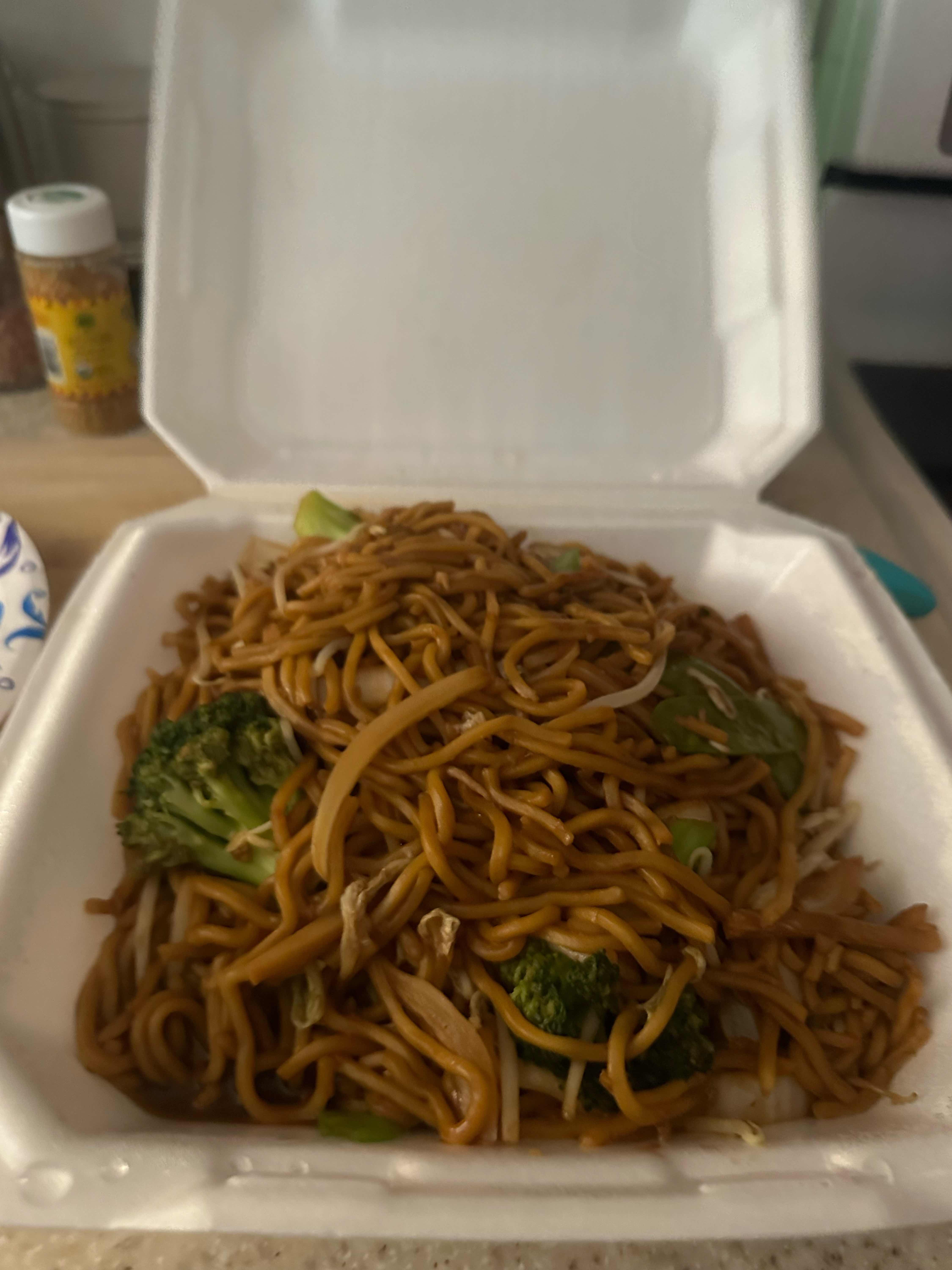 31. Vegetable Lo Mein/ 素菜撈麵