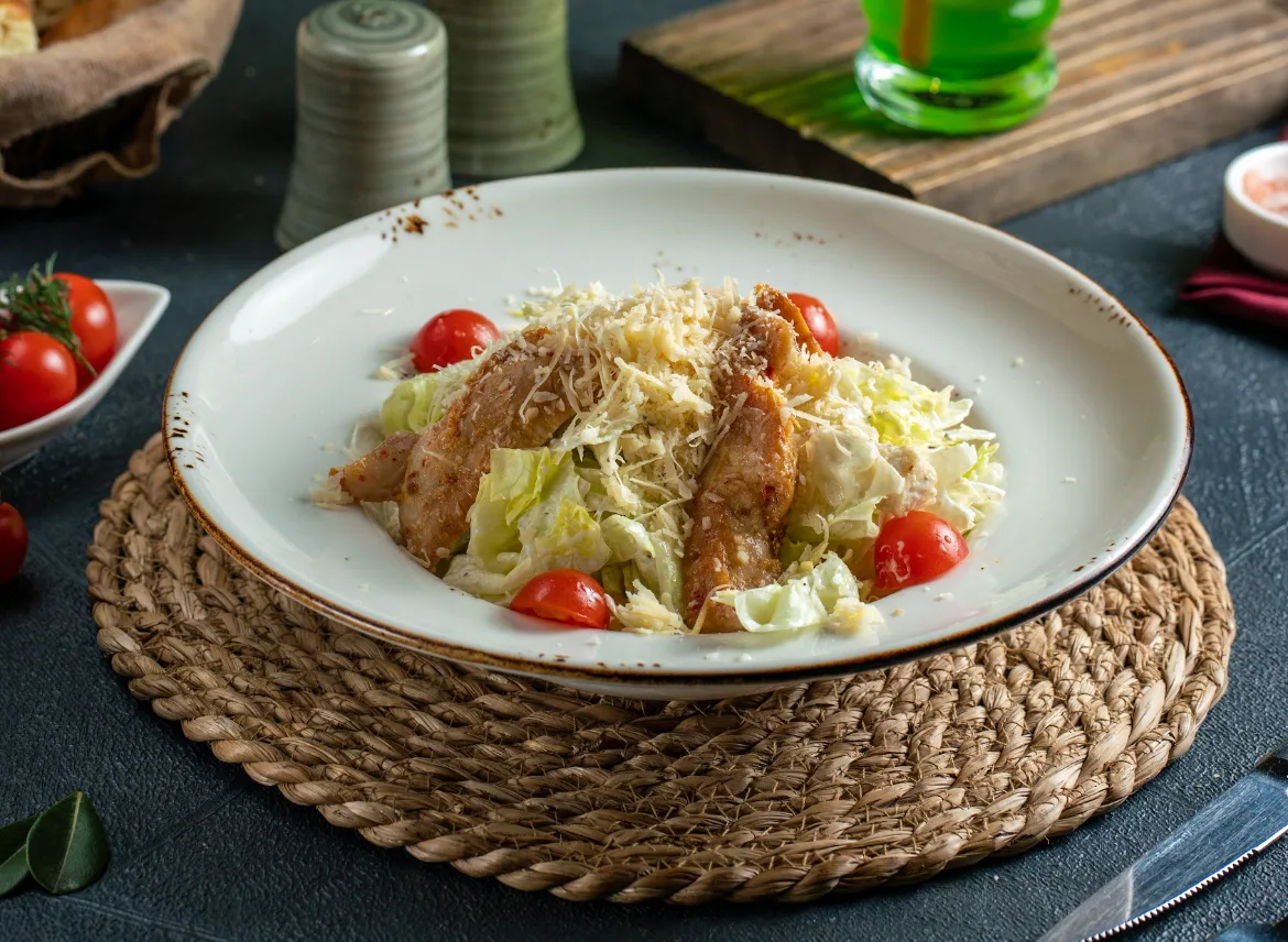Sezar Salatı Toyuq