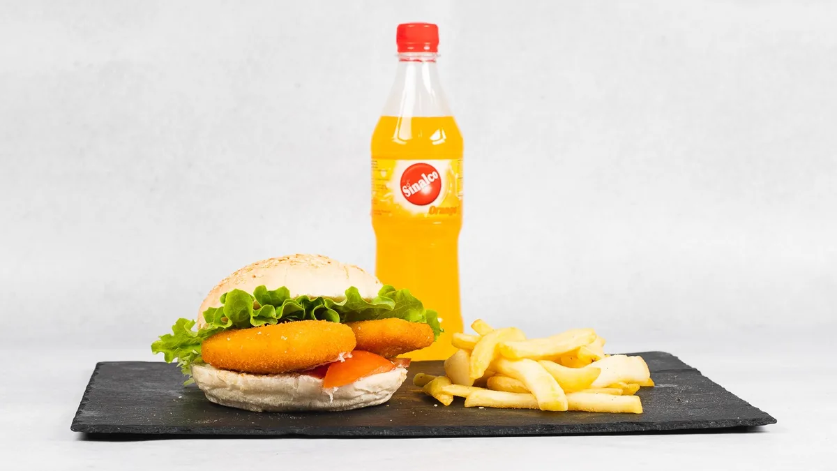 Meni Burger z ocvrtim sirom