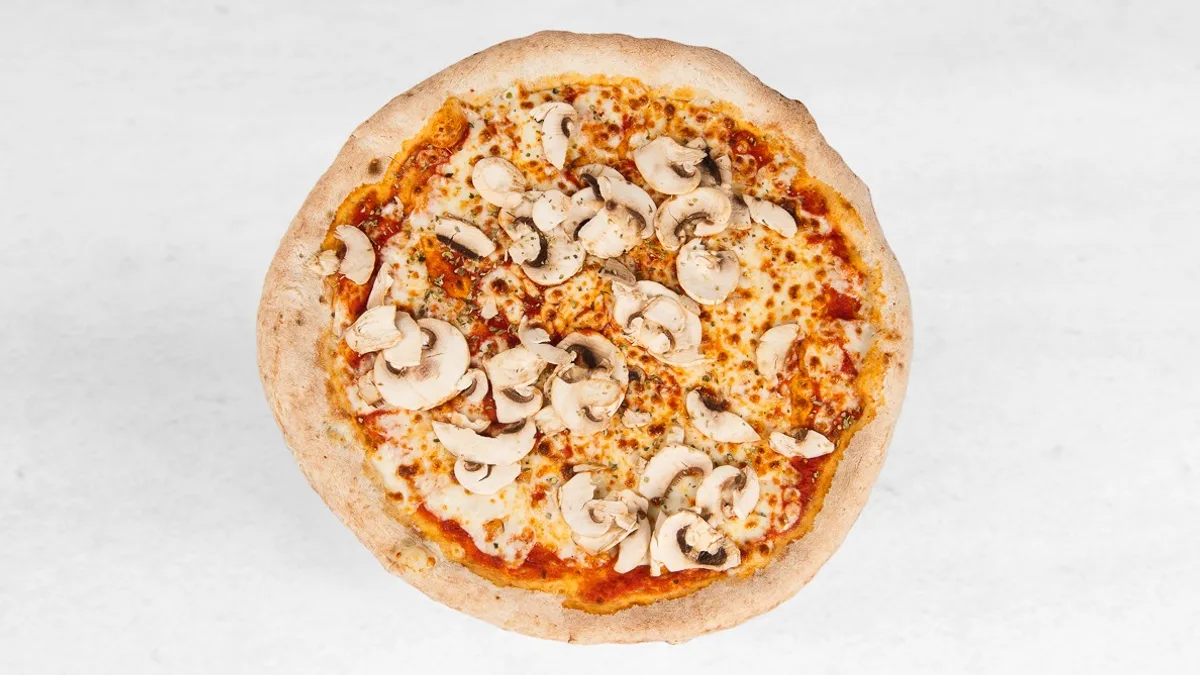 Pizza Margerita z gobami