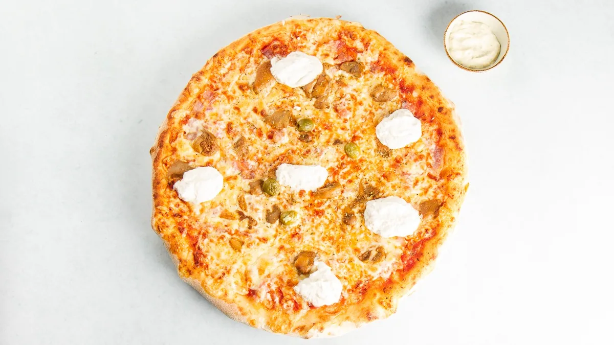 Domača pizza in tatarska omaka