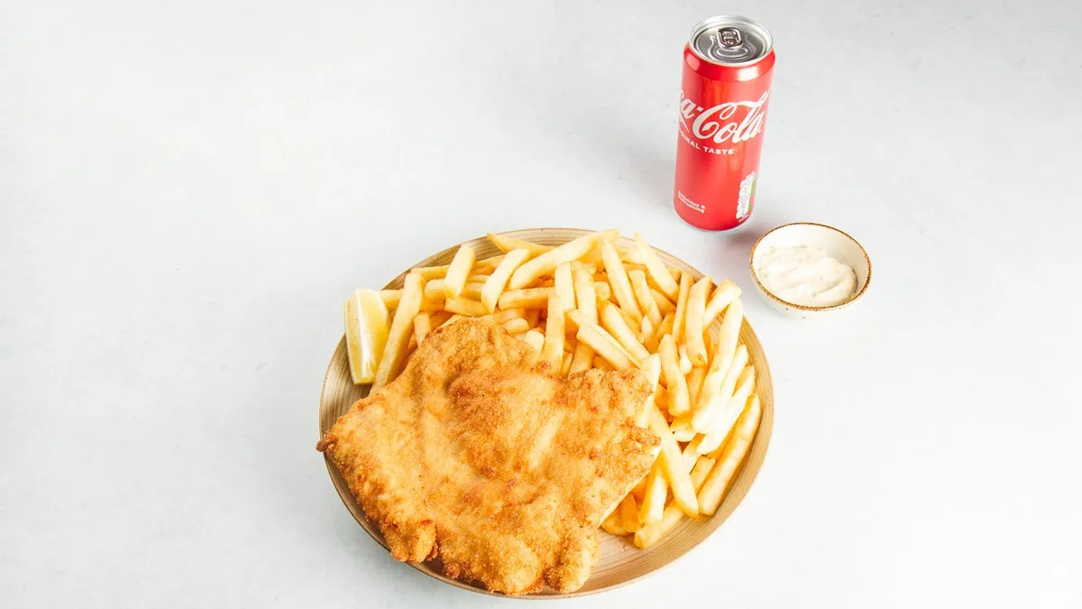 Dunajski zrezek s tatarsko omako in Coca-Cola 0.33l