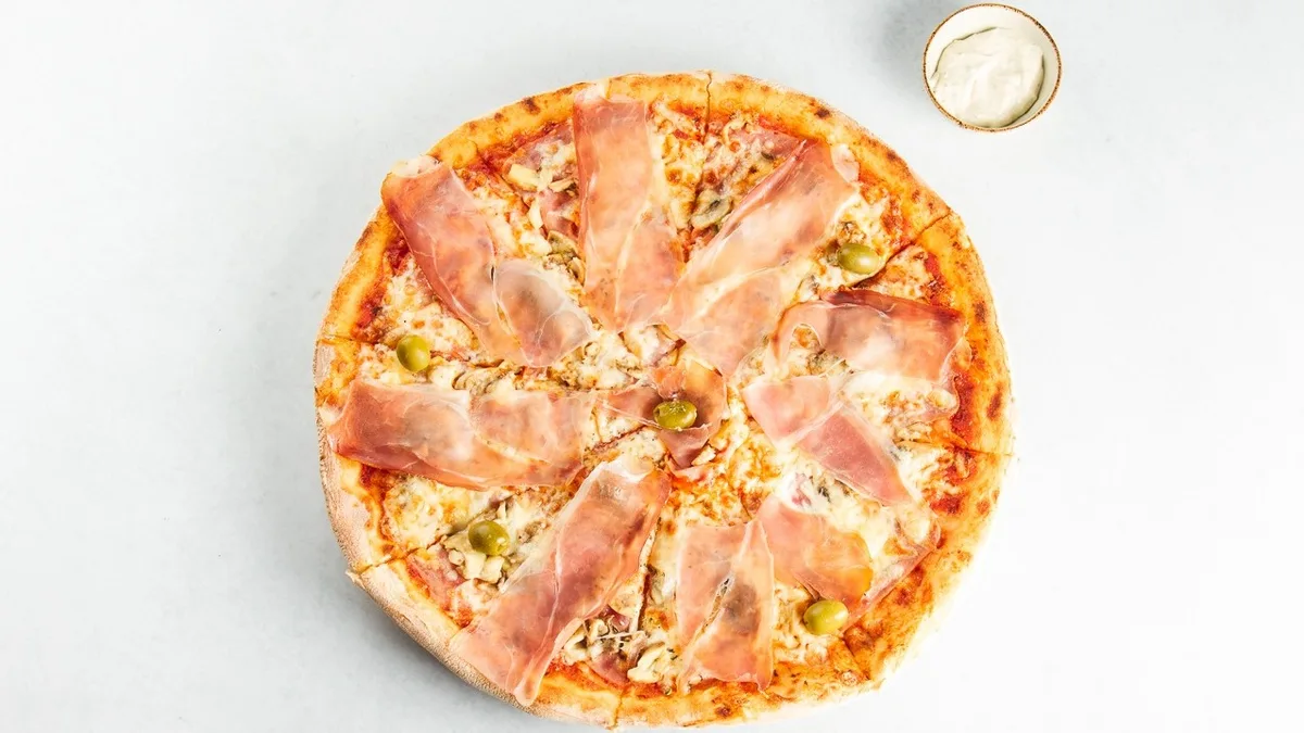 Kraška pizza in tatarska omaka