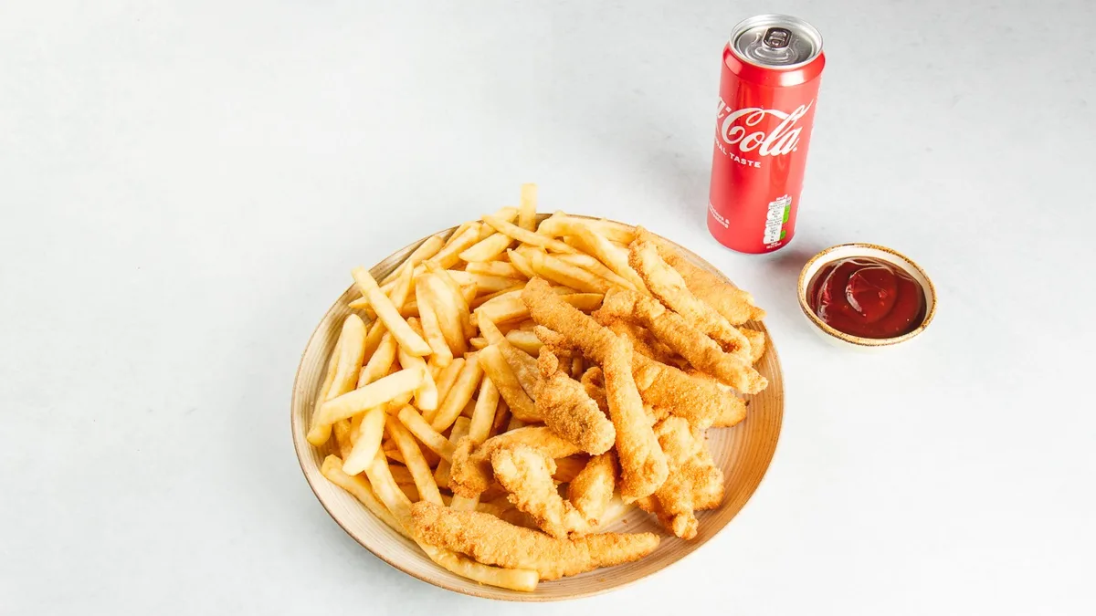 Sticky fingers in Coca-Cola 0.33 l
