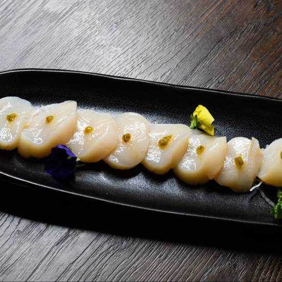 Jumbo Scallop Sashimi