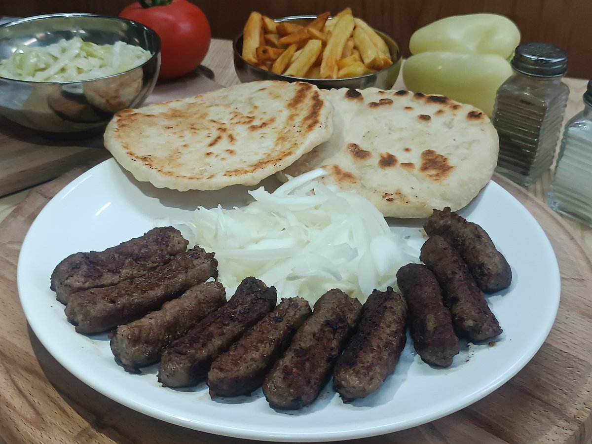 Ćevapi i pomfrit