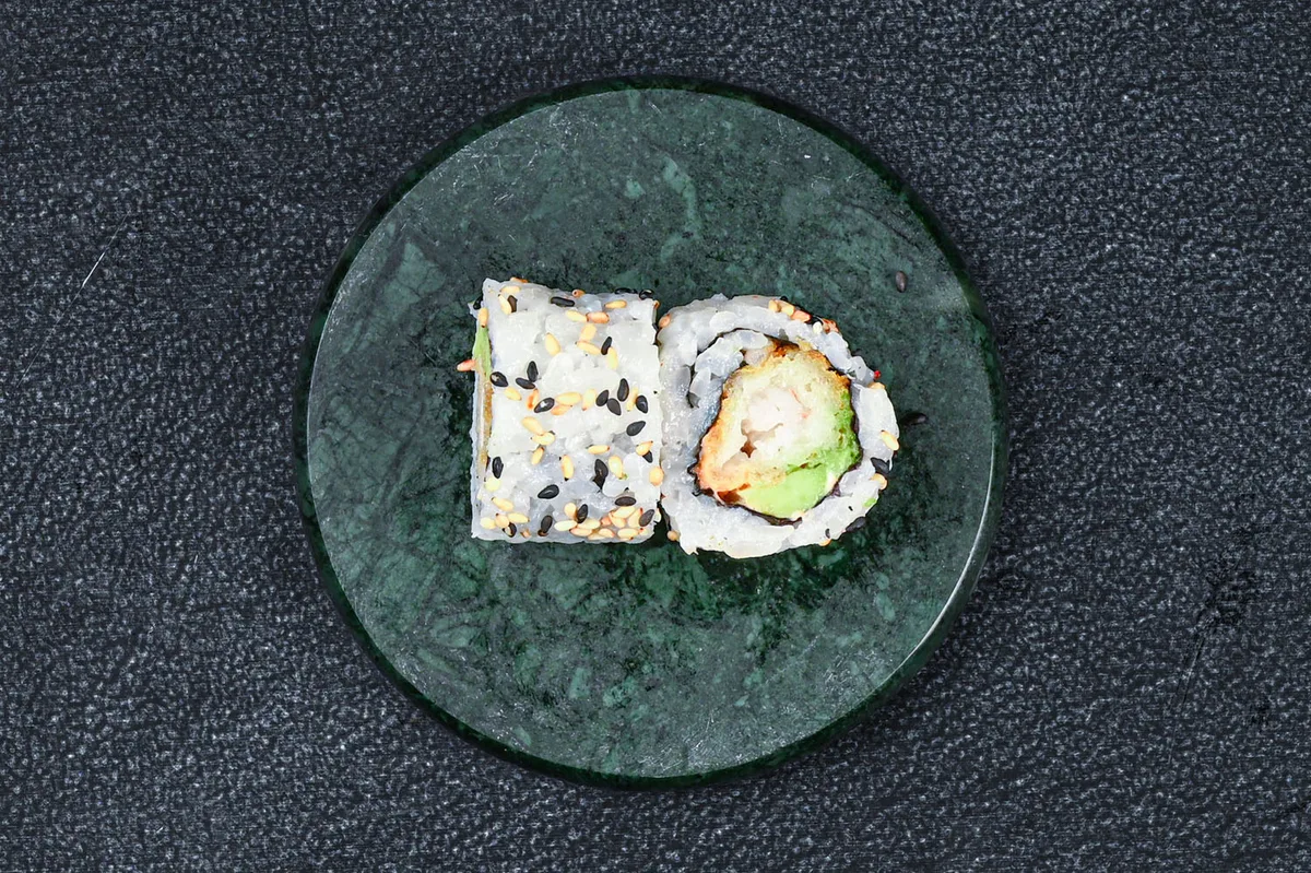 60. Uramaki Panko ebi