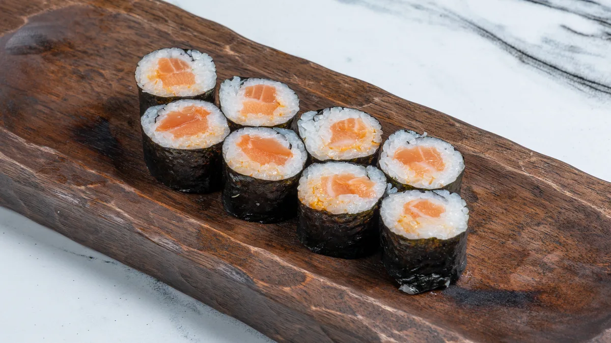 Spicy Salmon Maki Rolls