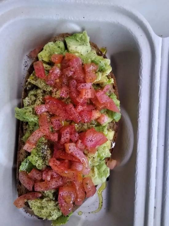 AVACODO TOAST WITH TOMATO