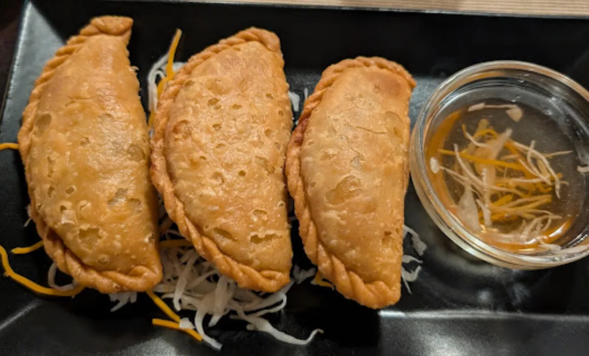 10. Bánh Gối (Crispy Vietnamese pillow cake - 3 db