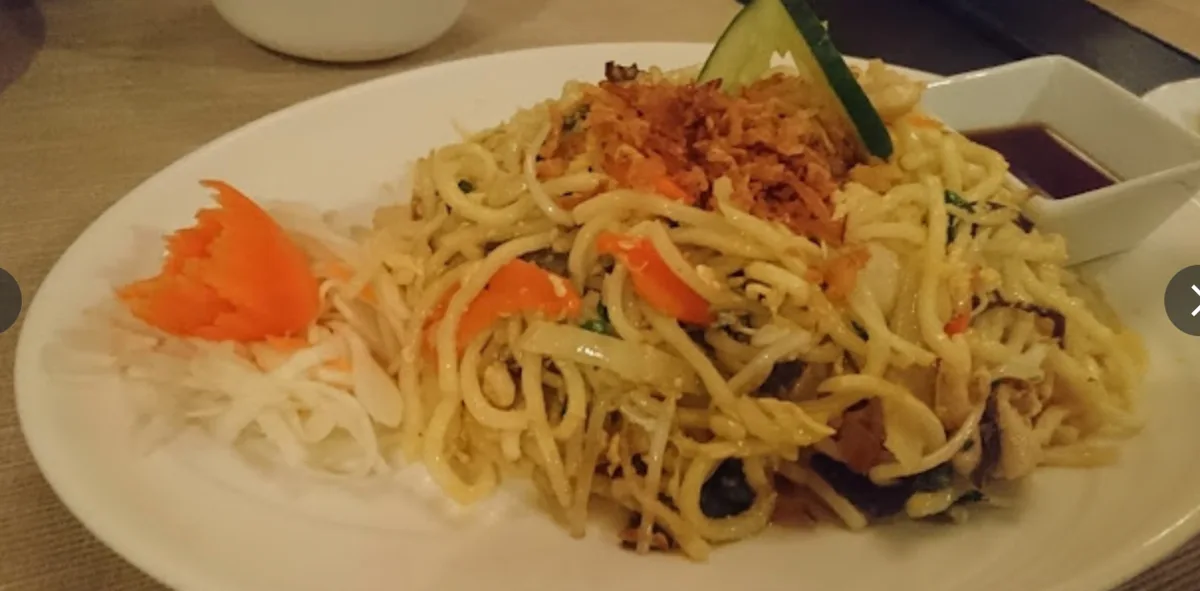 37. WOK rizstészta kacsahússal és zöldségekkel