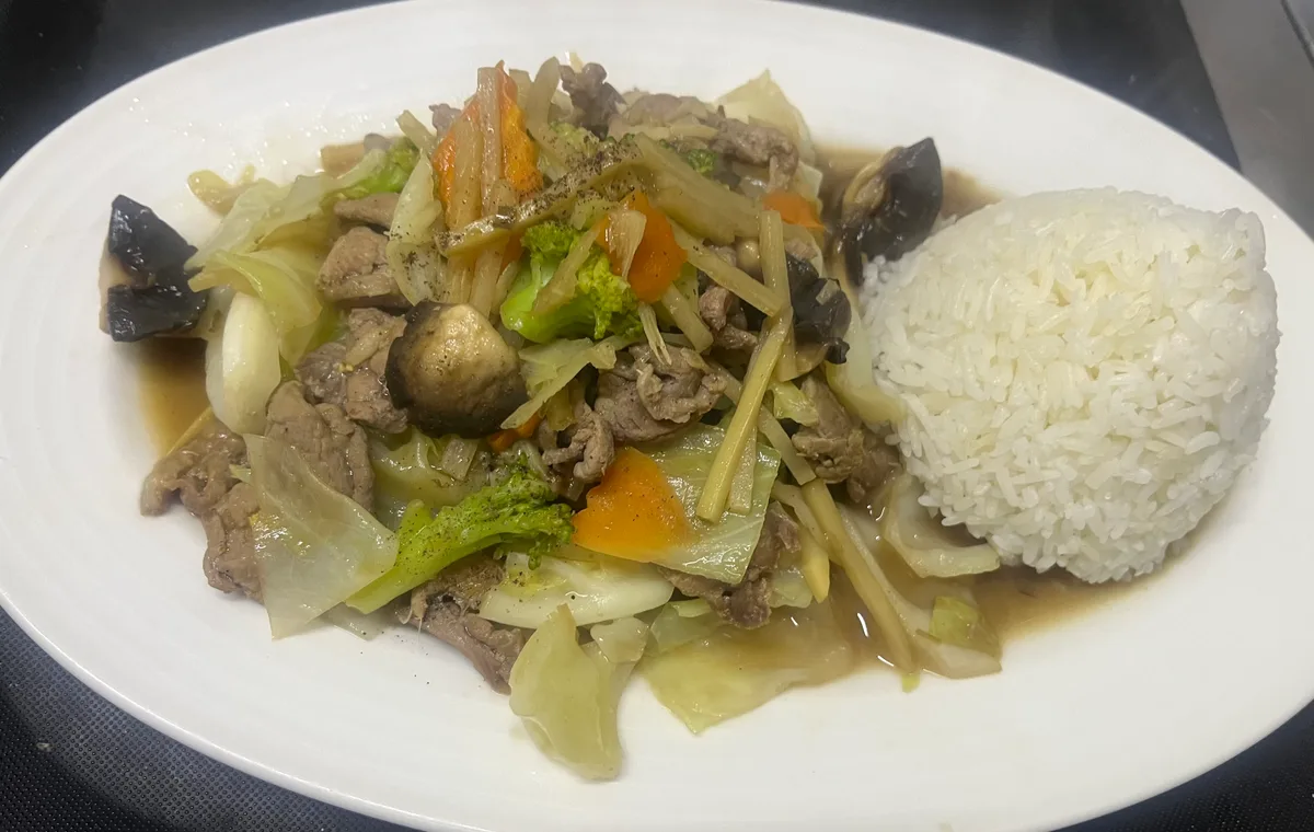 39. Wok kacsa chilis citromfűvel + jázmin rizs