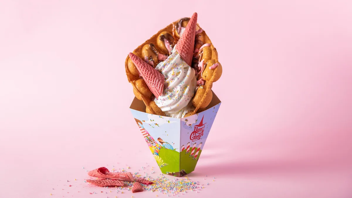 Bubble Waffle with Ice Cream, Sauce and Toppings