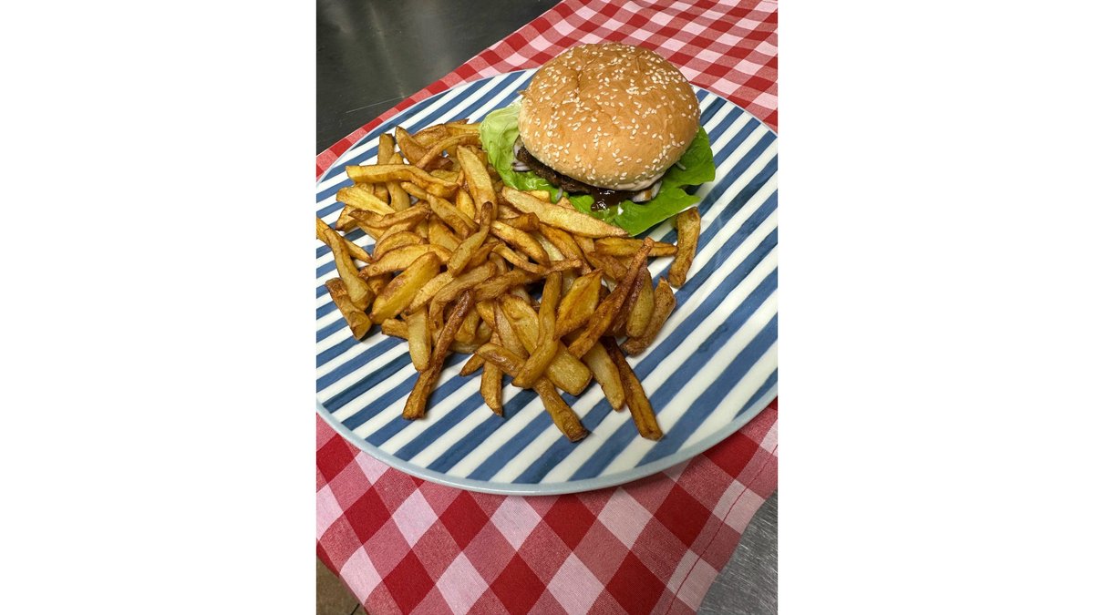 HanBurger cu cartofi pai