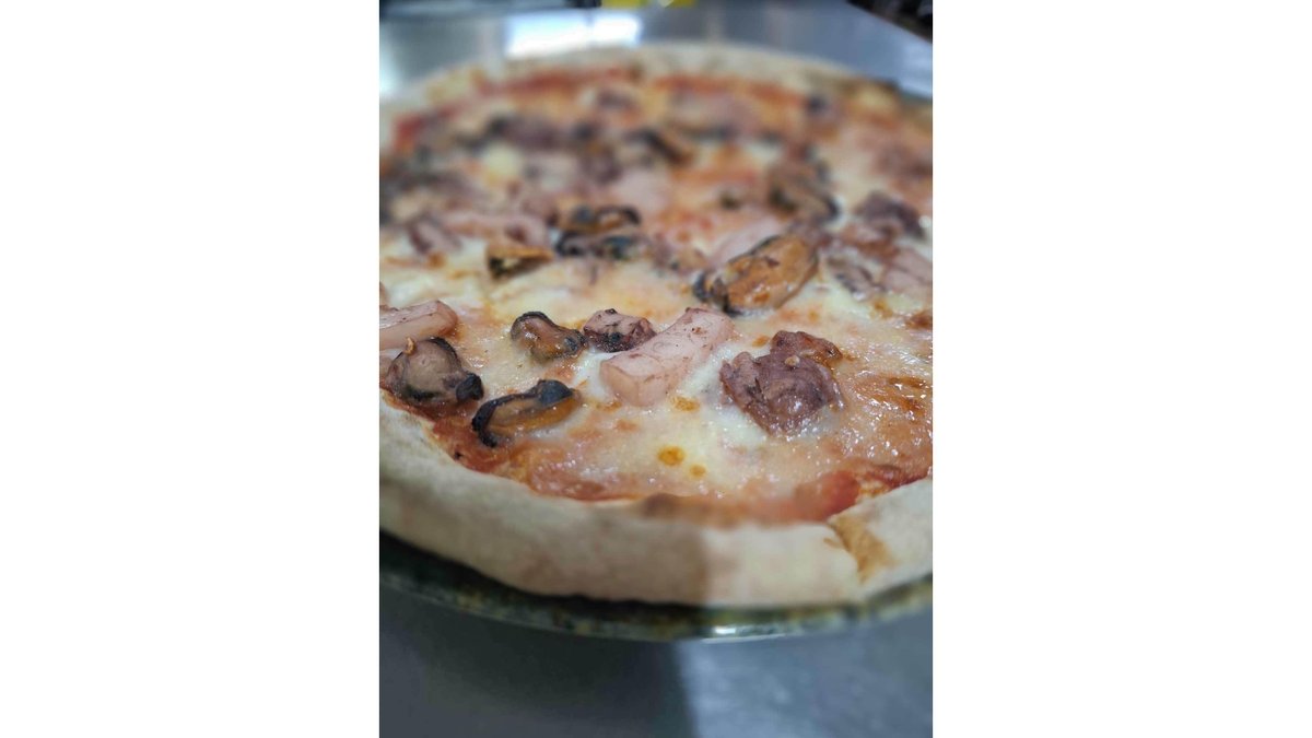 Pizza cu fructe de mare mică