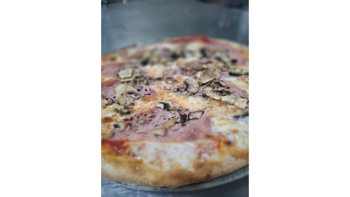 Pizza Prosciutto e Funghi mare