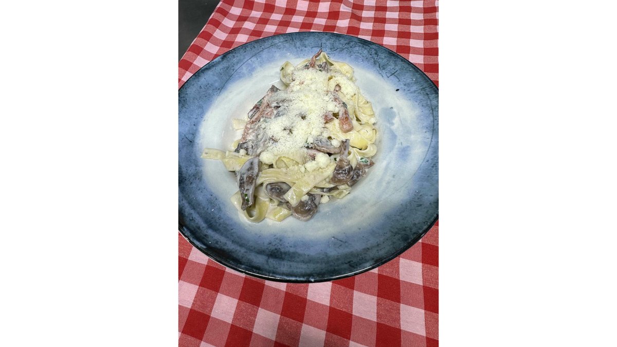 Tagliatelle cu bacon și ciuperci